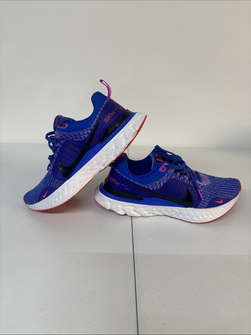 Nike Women's Blue and Pink Running Shoes